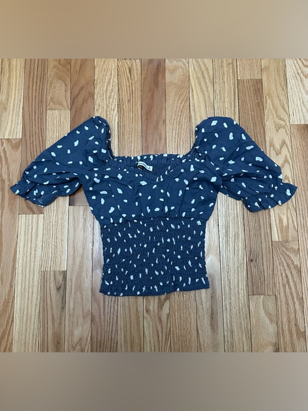 NWOT Abercrombie & Fitch Navy Puff-Sleeve Smocked Crop Top with Ivory Spot Print